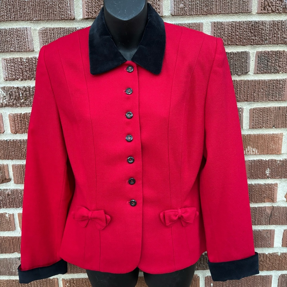 Valerie Stevens Women's Red Coat Jacket Sz 6P 100% Wool Button Front Bows
